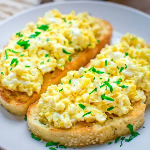 Scrambled egg toast